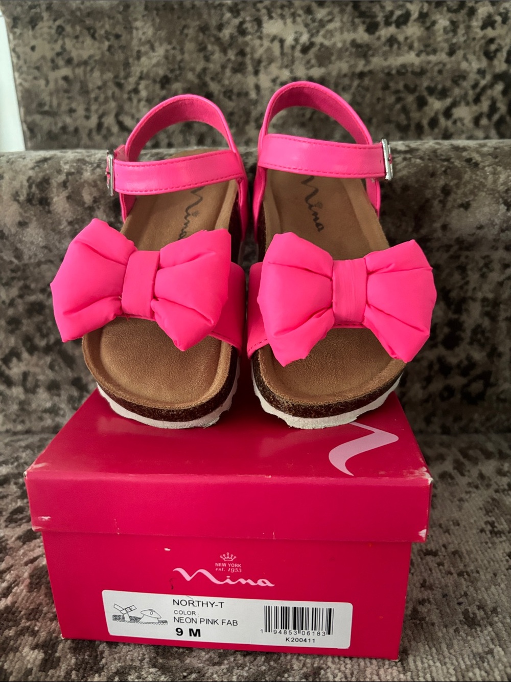 Nina Northy-T Neon Pink Bow Sandals for Kids size 9
